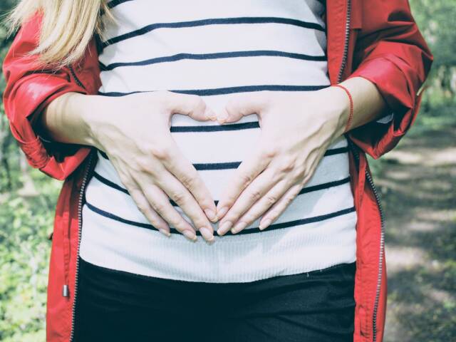 Czy w ciąży można wyglądać modnie? Propozycje ubrań ciążowych